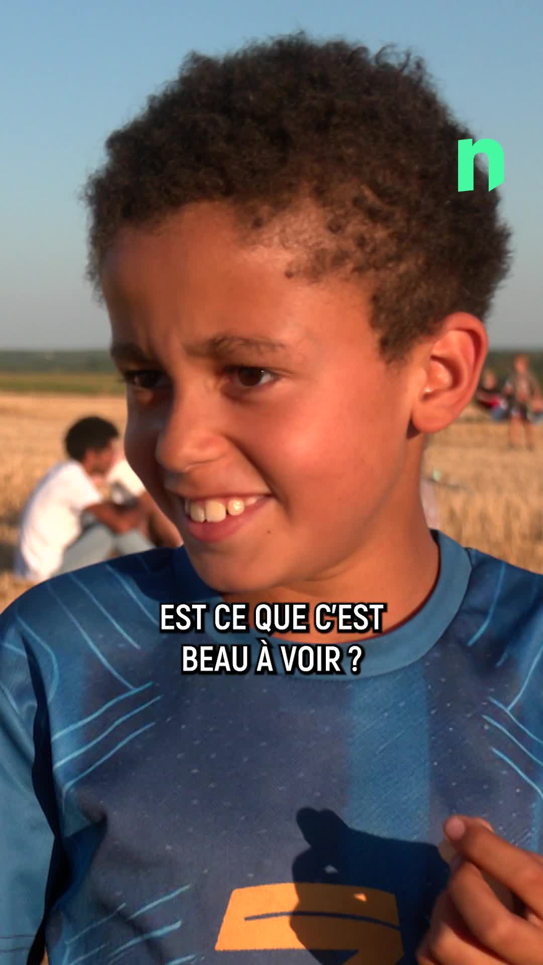 « Une éclipse historique » : ils étaient des centaines à suivre ce mercredi cet événement historique depuis le pied des éoliennes de Saint-Maur à Tournai 🌖