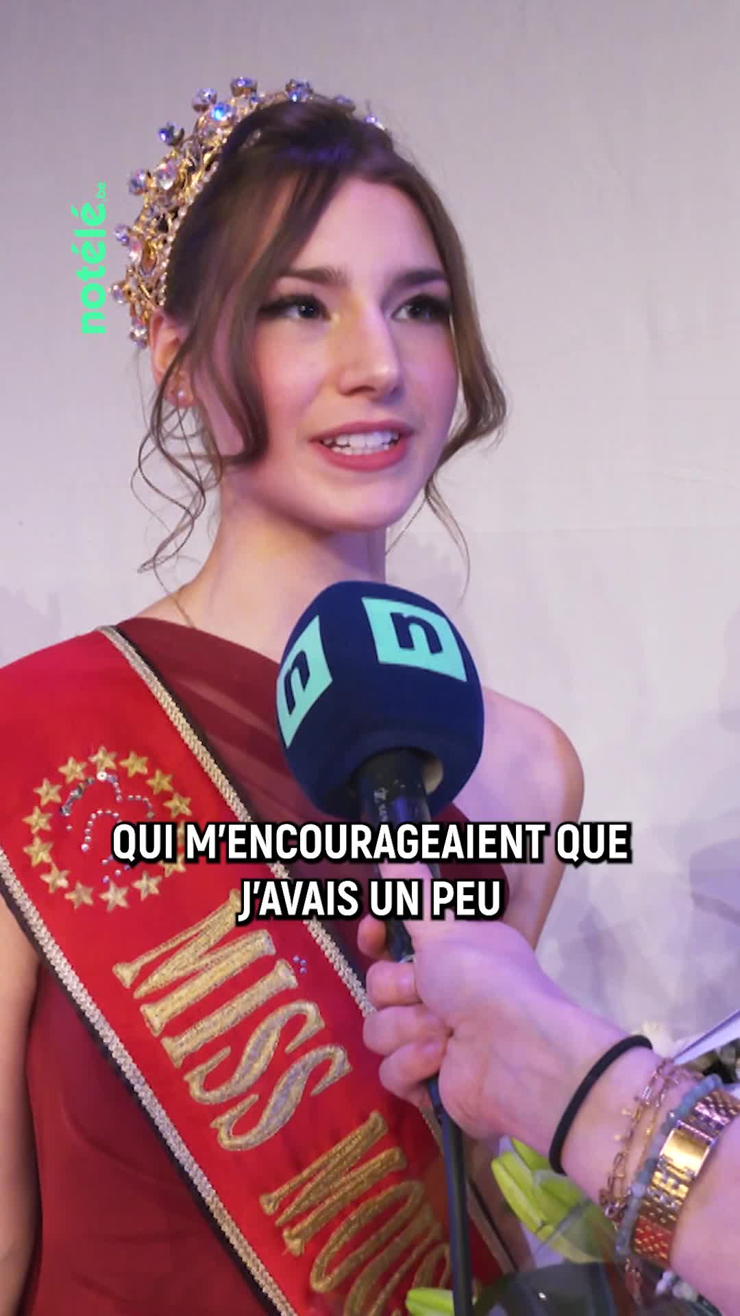 C’est officiel\u002c la nouvelle Miss Mouscron 2026 a été élue. Son nom : Phoebe De Bock. Elle succède à Elisa\u002c son amie\u002c et devient ainsi la 41e reine de beauté de l’histoire de cette compétition 👑