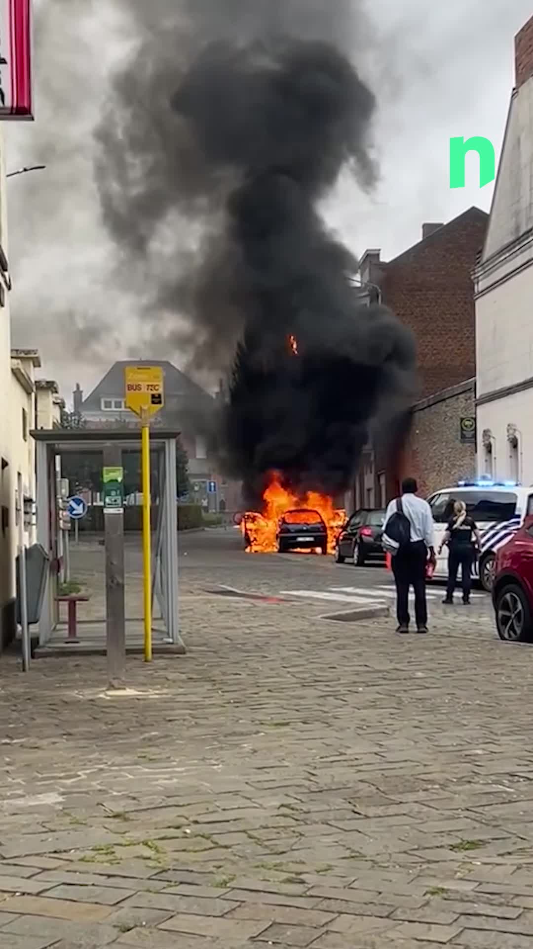 Péruwelz : une voiture prend feu à proximité de la basilique de Bon-Secours