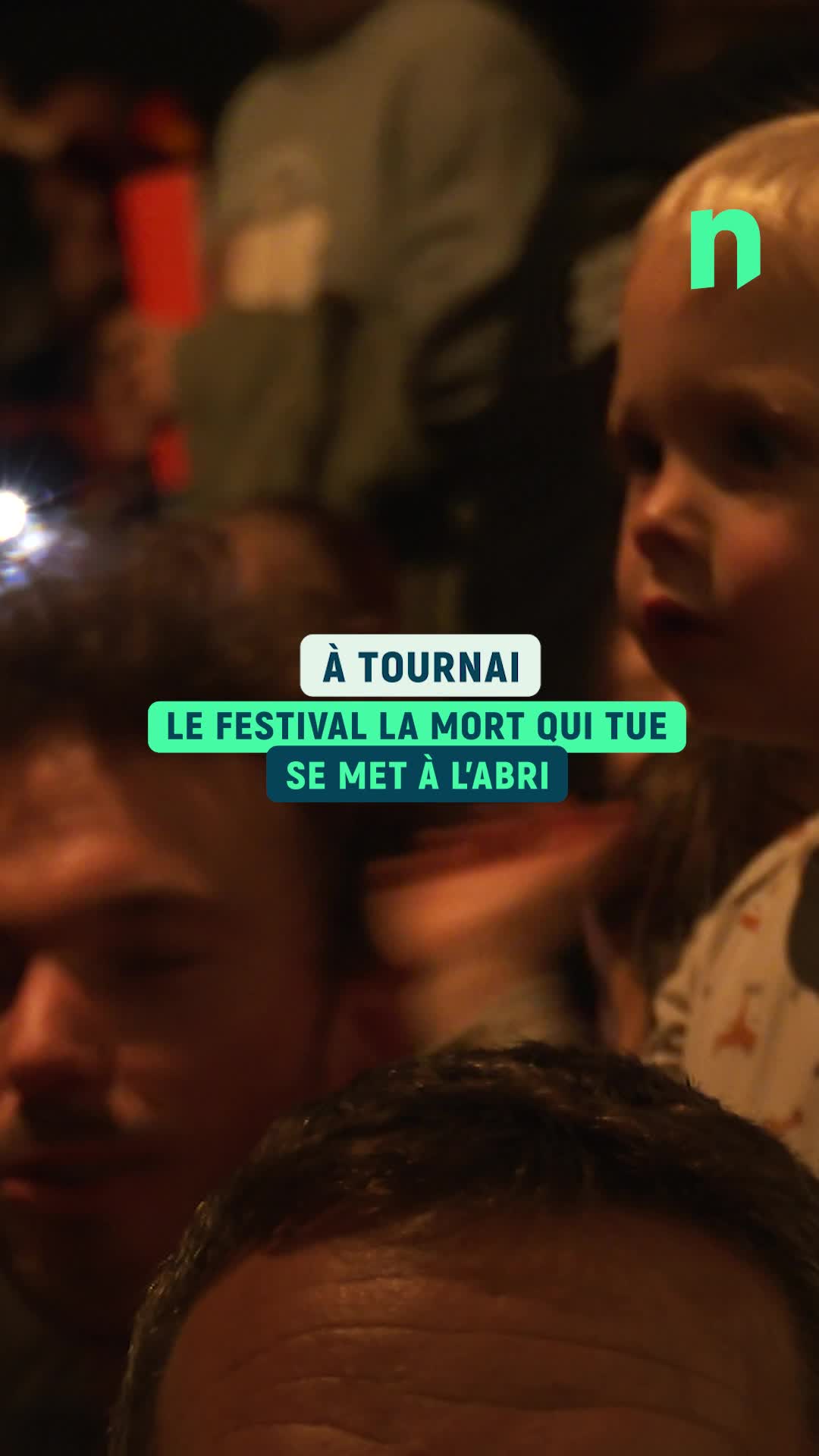 La pluie n’a pas eu raison de La Mort qui Tue ! À Tournai\u002c le festival a adapté son programme pour célébrer le Día de los Muertos à l’abri\u002c entre ateliers créatifs\u002c musique\u002c danses et marionnettes géantes. La fête continue\u002c malgré les intempéries ! 💀🌺