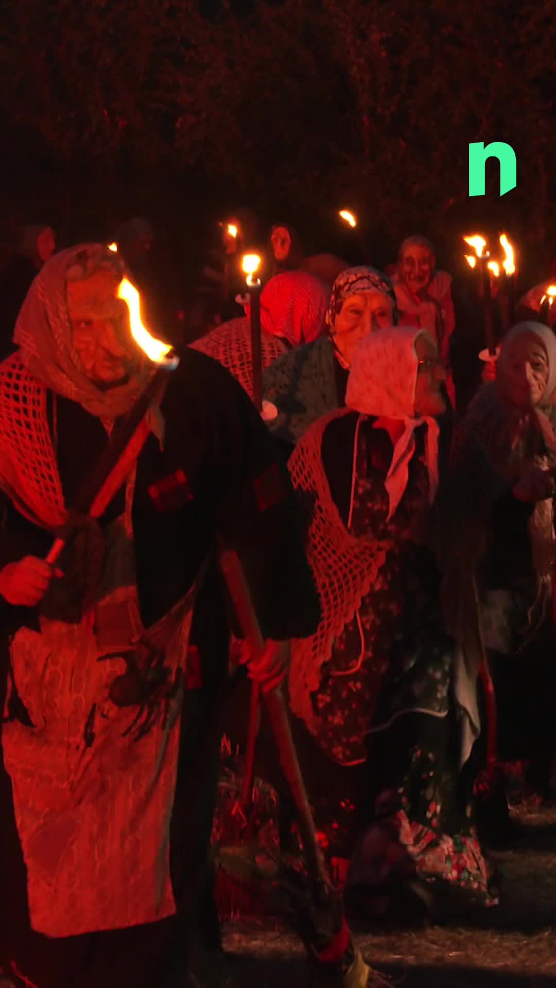 Les sorcières ont à nouveau frappé à Ellezelles. Elles se sont réunies ce samedi soir pour leur traditionnel sabbat ! 🧙‍♀️