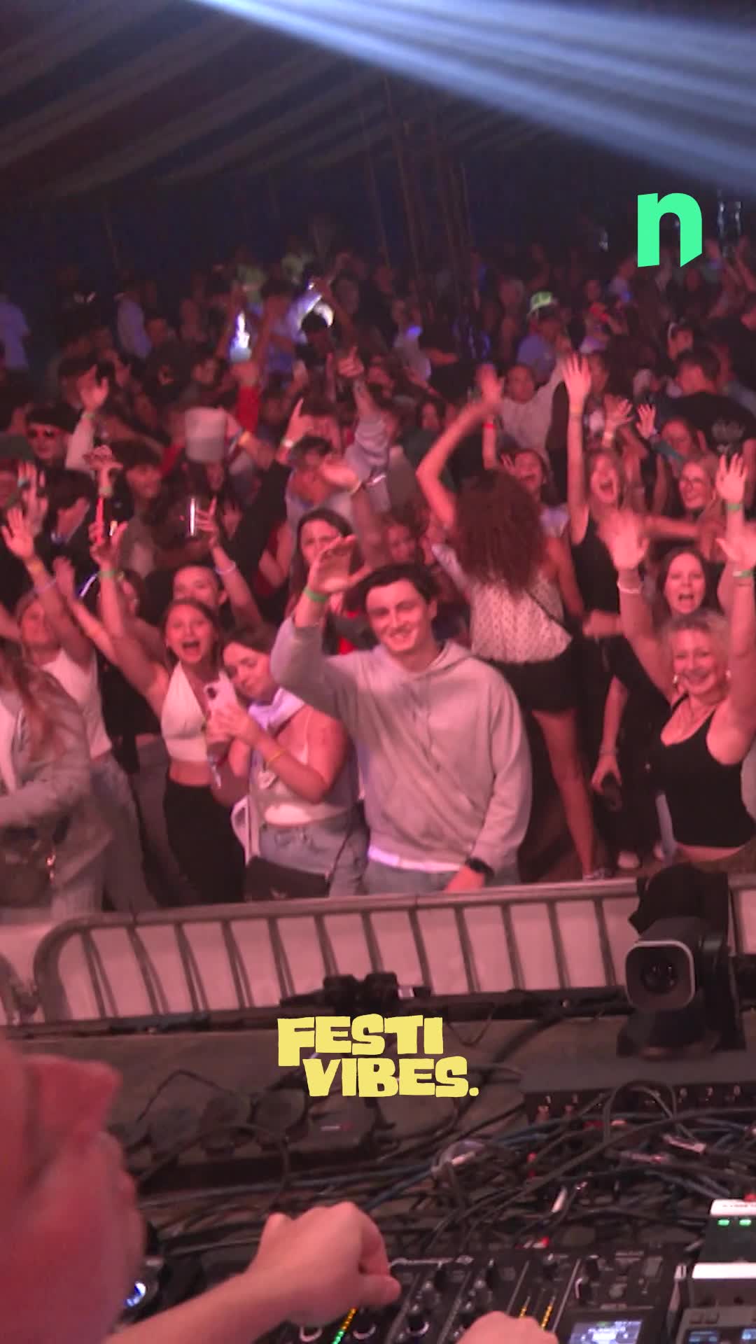 Ce samedi soir\u002c c’était soirée fluo au chapiteau de Tourpes. Fiona et Alban sont parti prendre la température !