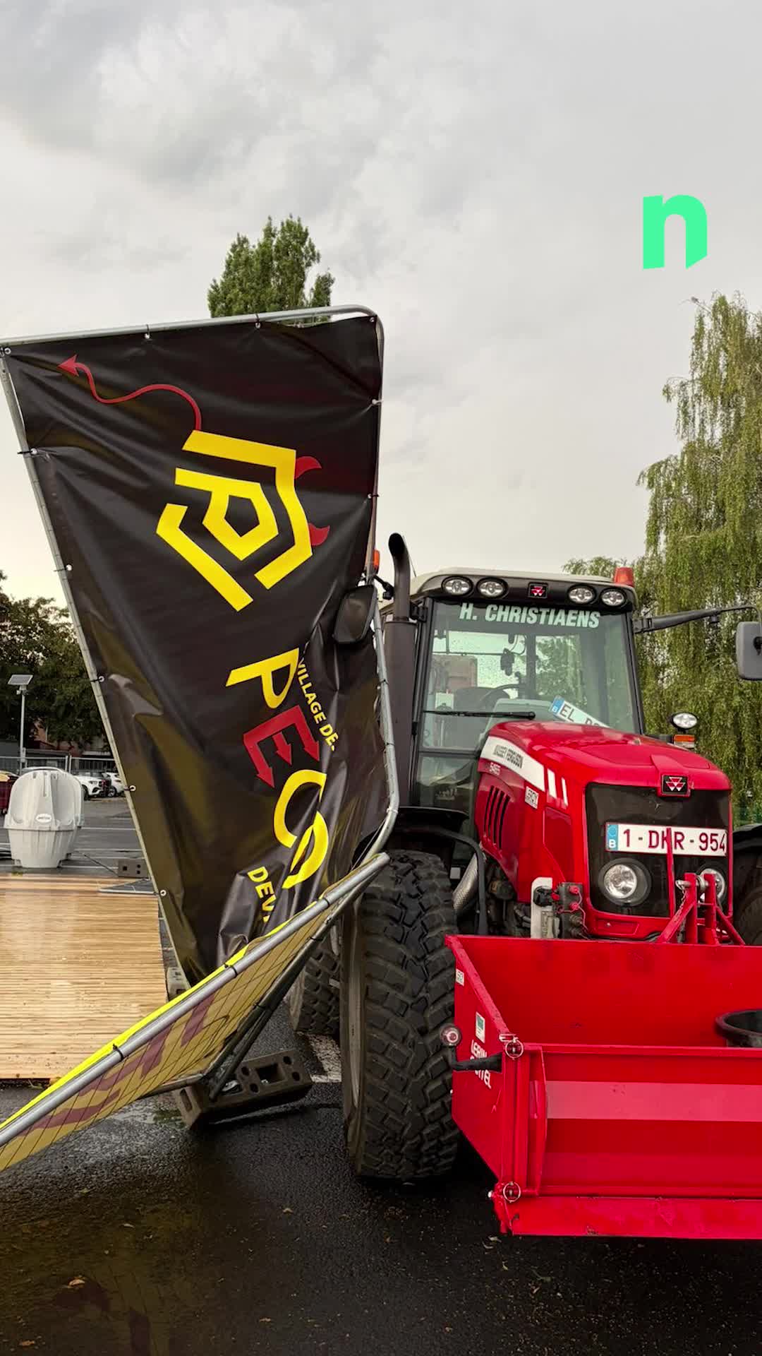 ⛈️ Balayée par de violents orages ce vendredi soir\u002c la fan zone de Pecq a subi d’importants dégâts 🇧🇪