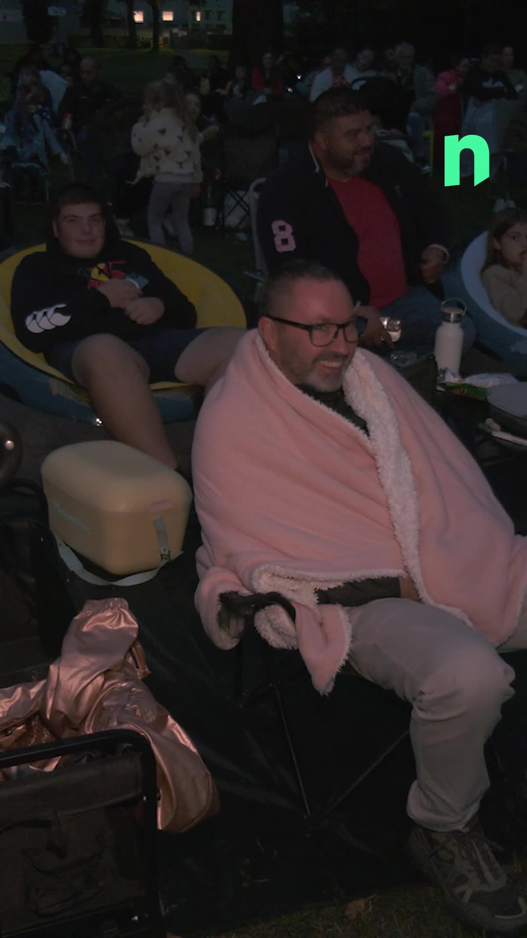 C\u0027était une première à Péruwelz : un cinéma en plein air était organisé au bois de Bon-Secours 🎥 Et pour cette première\u002c c\u0027est le film Jurassic Park qui a été diffusé 🦖