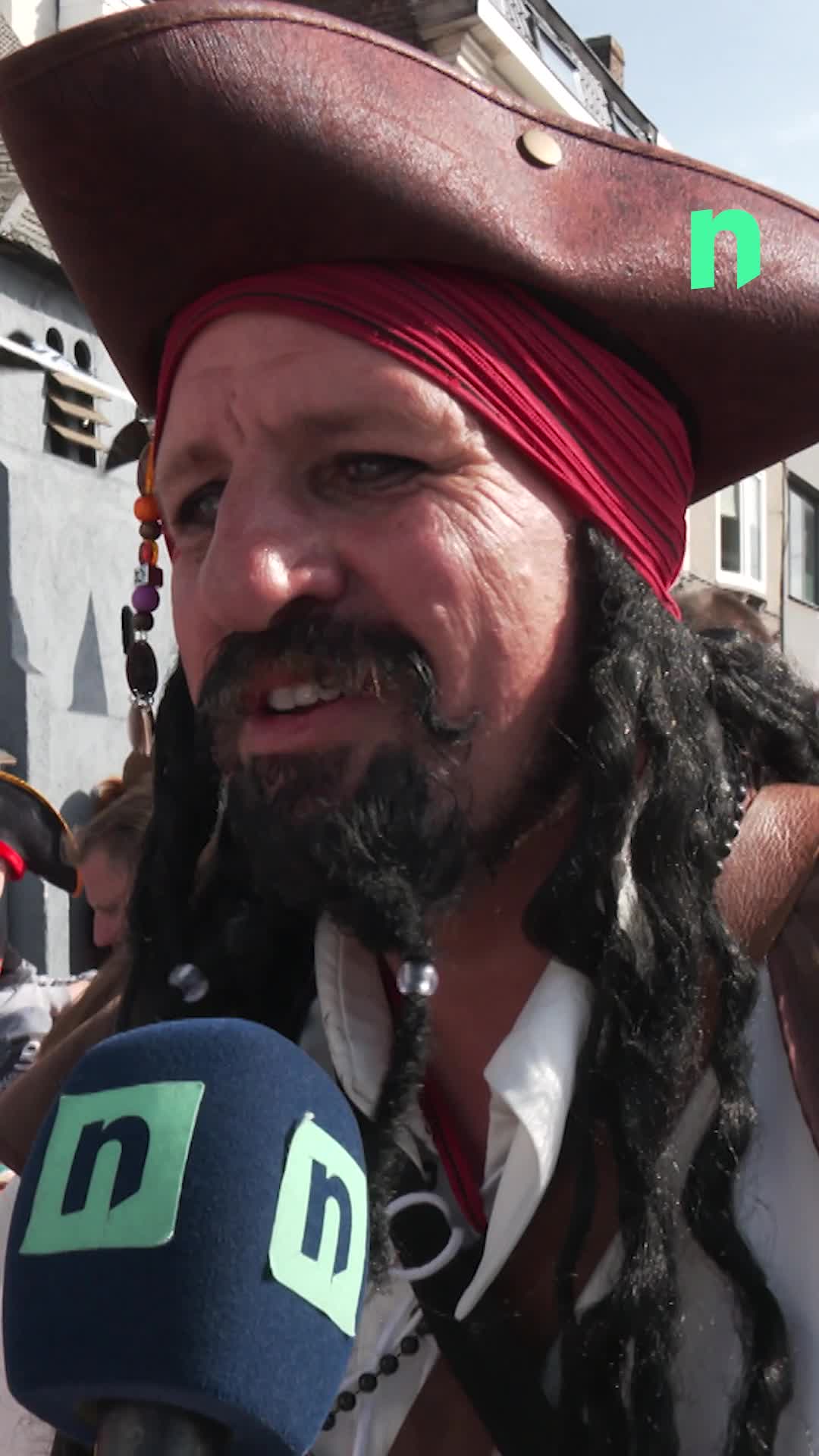 🎉 À Dottignies\u002c la tradition est bien au rendez-vous ! La 51e édition de la Fête de la Main rassemble ce week-end géants\u002c Gilles\u002c fanfares\u002c cortèges\u002c brocante et animations. 🥁