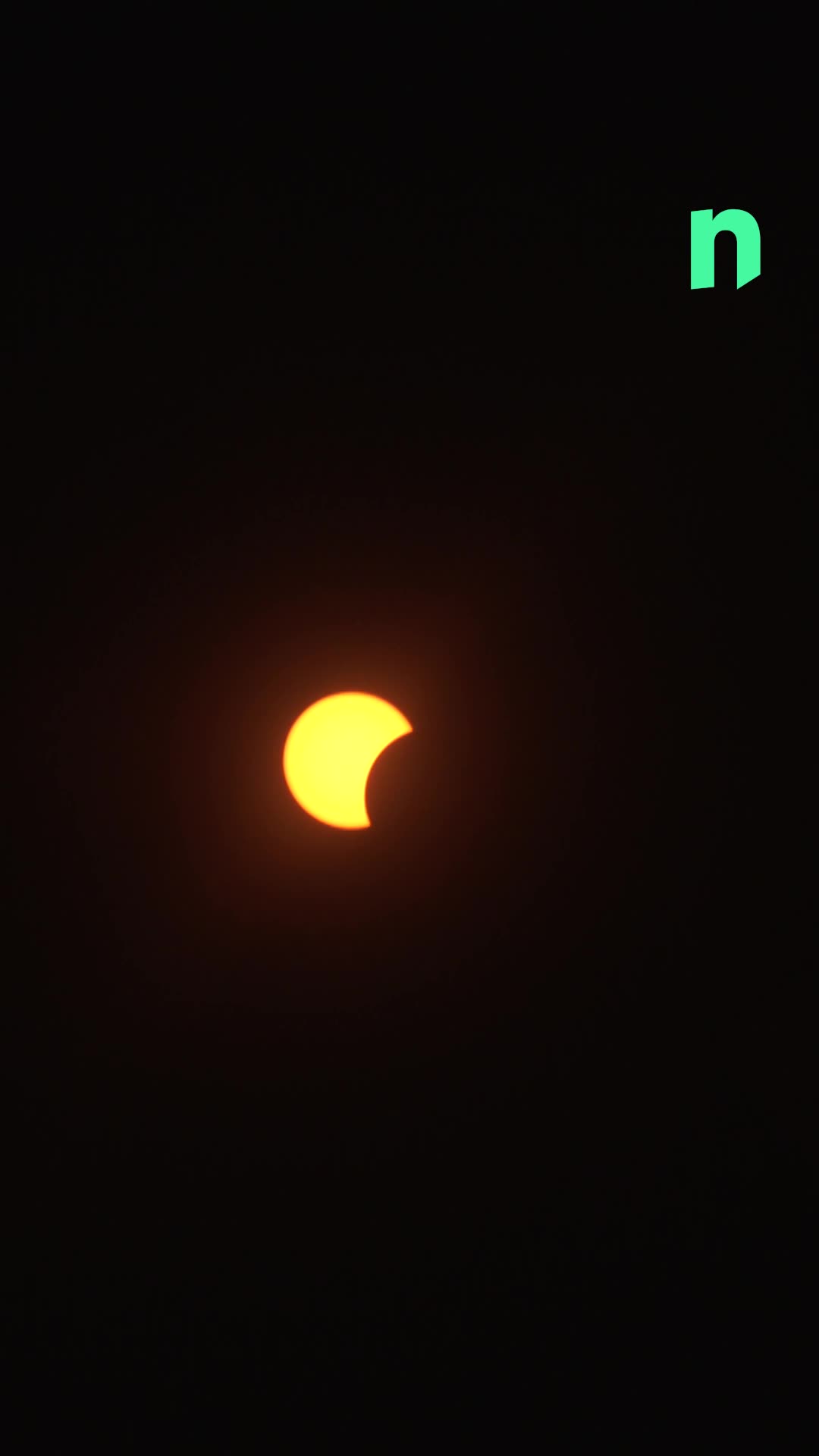 Notre caméra a filmé l’entièreté de l\u0027éclipse partielle de ce 12 août depuis les éoliennes de Saint-Maur. 📸  \u0028Re\u0029vivez comment la lune est passée devant le soleil en quelques secondes ! 🌖