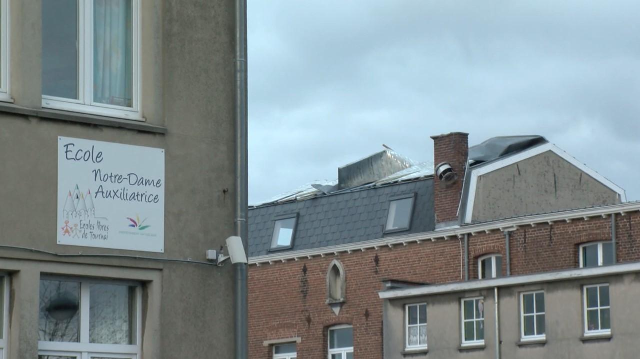 Tournai : le toit d'une école arraché par le vent