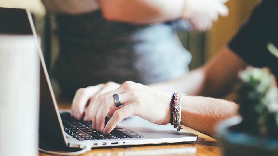 Cyber-harcèlement : comment prévenir et réagir à la haine sur le net ?