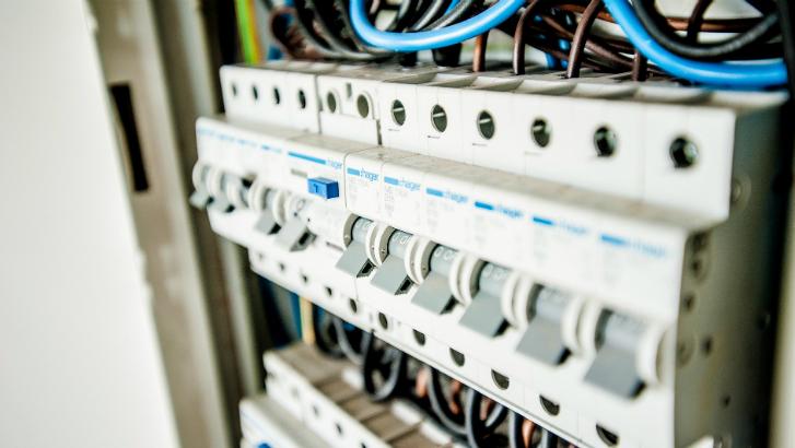 Des compteurs électriques qui vibrent en pleine nuit à Leuze