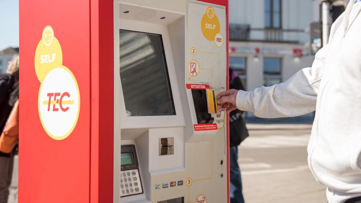 Des nouveaux automates TEC Hainaut aux gares SNCB de Comines et Enghien