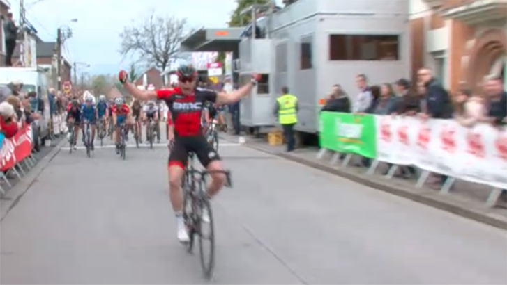 Jasper Philipsen remporte le Triptyque des Monts et Châteaux !