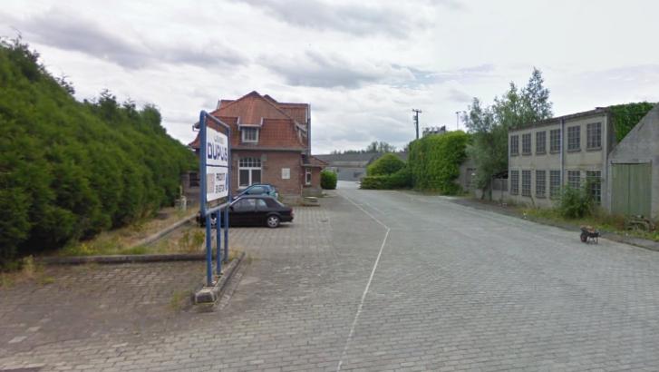 Un jeune garçon fait une chute mortelle dans une usine désaffectée