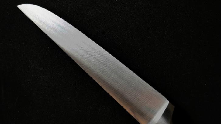 Un père poignarde son fils à 7 reprises