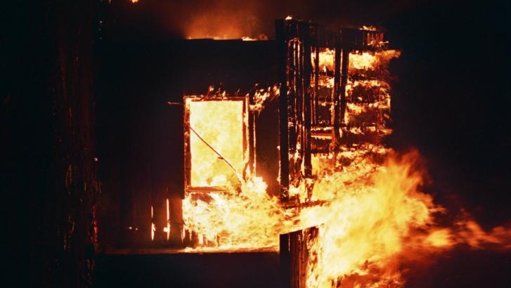 Incendie dans un ancien bâtiment industriel à Pecq