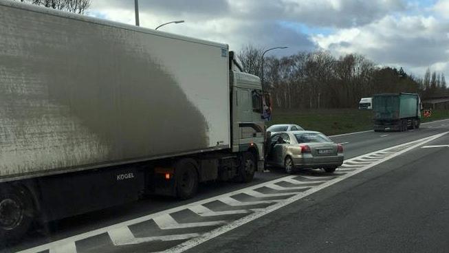 Circulation pratiquement à l’arrêt sur l’autoroute E42 à hauteur de Froyennes