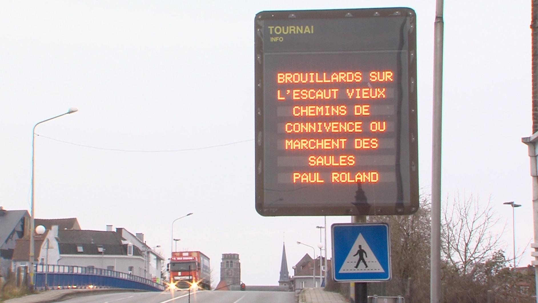 De la poésie sur les panneaux électroniques: envoyez vos écrits à la ville