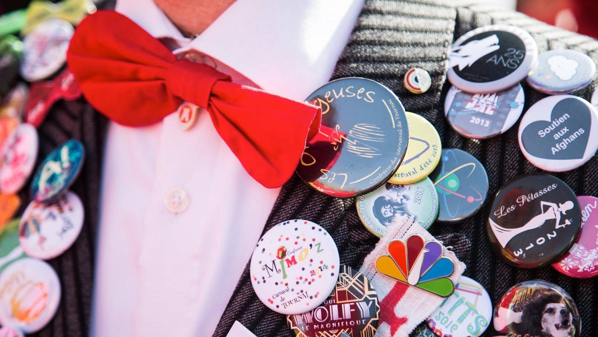 Le musée de Folklore recherche les pin’s et badges des confréries de carnaval