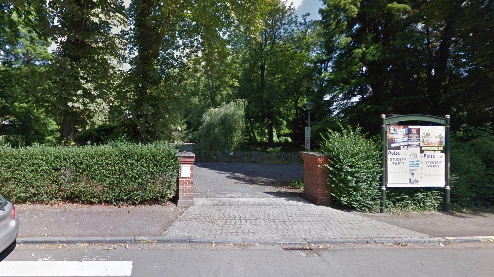 Violente agression au couteau dans le parc de la Reine
