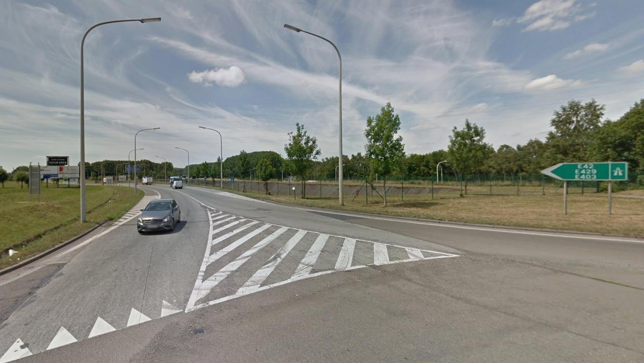 Nids de poule: la montée d'autoroute du zoning industriel d'Orcq fermée