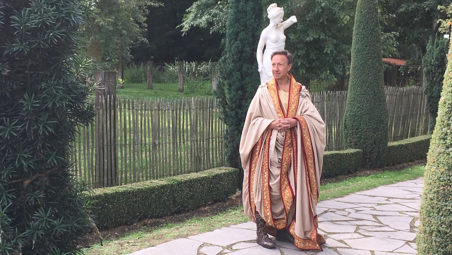 Stéphane Bern en tournage à l’Archéosite