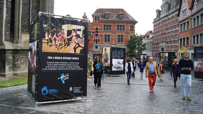 «Pour un monde sans mines», une expo en plein air au pied de la cathédrale
