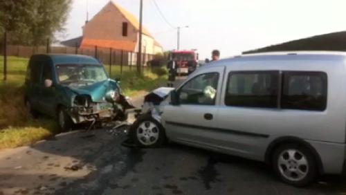 Une collision frontale fait deux blessés légers