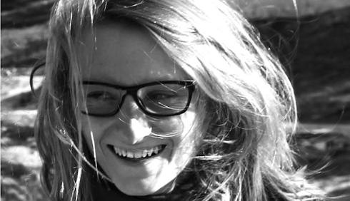 Une jeune femme se tue sur la route