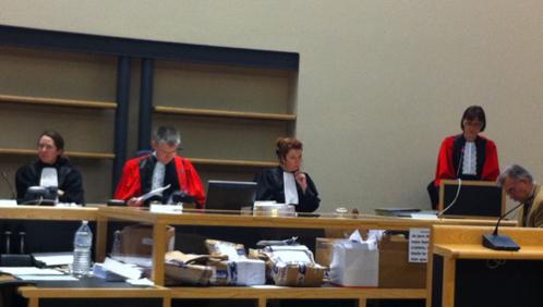 Un matricide devant les assises