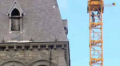 Monter sur une grue : amende de 350€