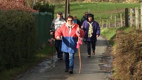 Les pèlerins en marche vers le Mont-Saint-Aubert