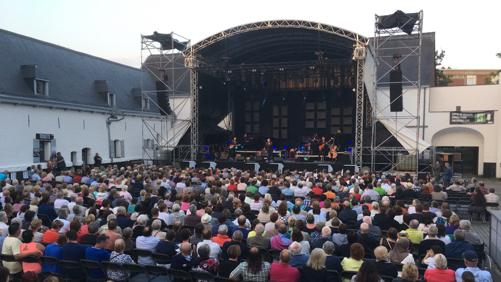900 personnes sont venues applaudir Salvatore Adamo