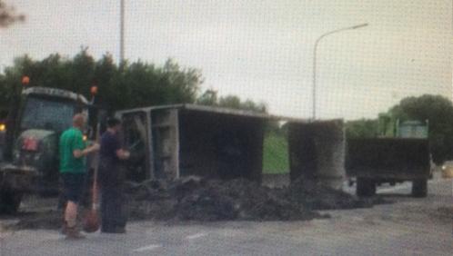 Un tracteur se renverse