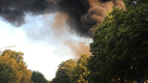2 magasins ont brûlé