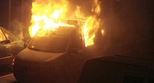 Une camionnette explose