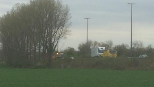 Un camion se renverse sur l'E42 à Vezon
