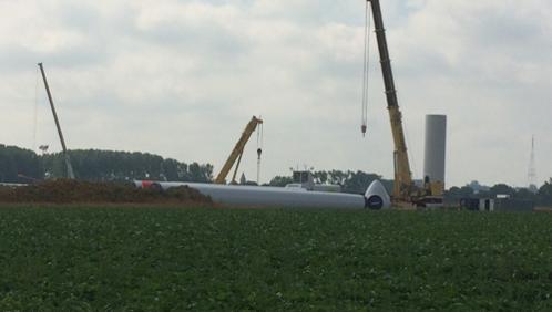 6 éoliennes de Blandain en phase de montage