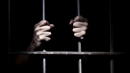 Prison ferme pour avoir tiré l’oreille de sa fille 