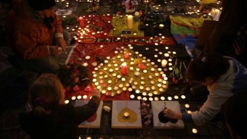 Minute de silence et registres de condoléances