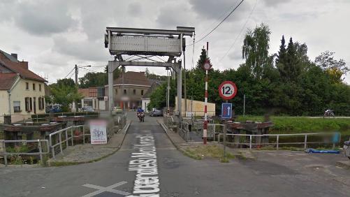 Le pont sur la Dendre interdit à la circulation
