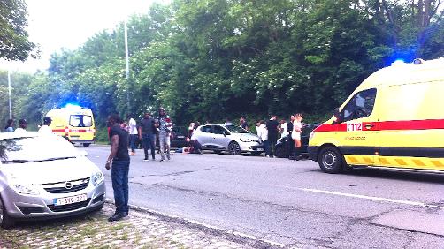 Deux jeunes filles percutées par une voiture en fuite