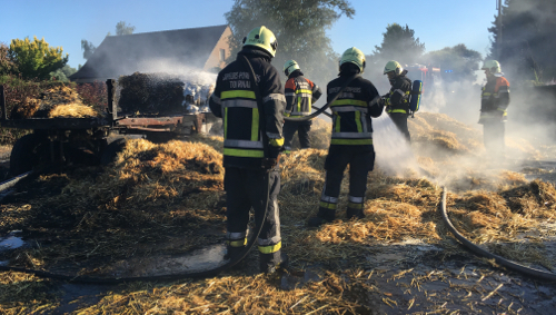 Une remorque agricole en feu à la rue des Ecoles