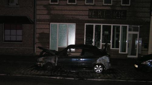 Une voiture incendiée à la rue Docteur Dubois