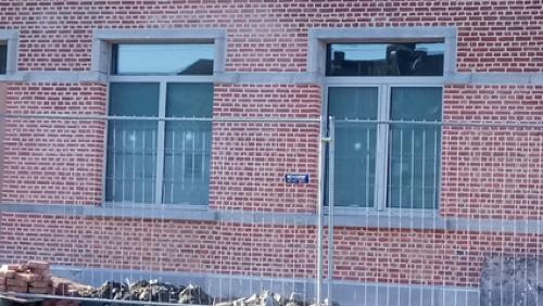 Les vitres de la nouvelle gare brisées... par un ouvrier
