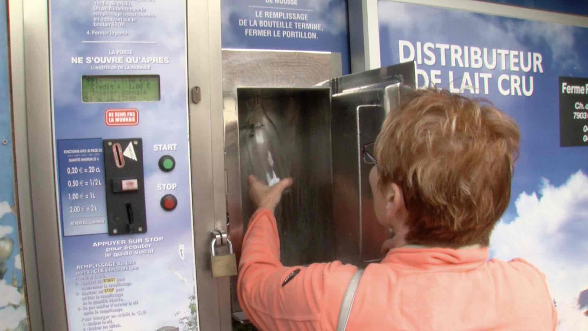 Un distributeur automatique de lait à la ferme FamelartDubus