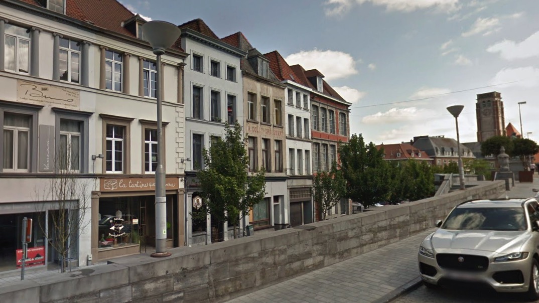 Un jeune homme de 19 ans chute mortellement par une fenêtre