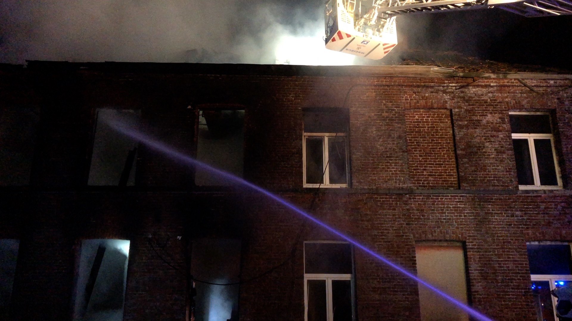 Incendie à Tournai : la chaussée de Saint-Amand toujours bloquée à la circulation