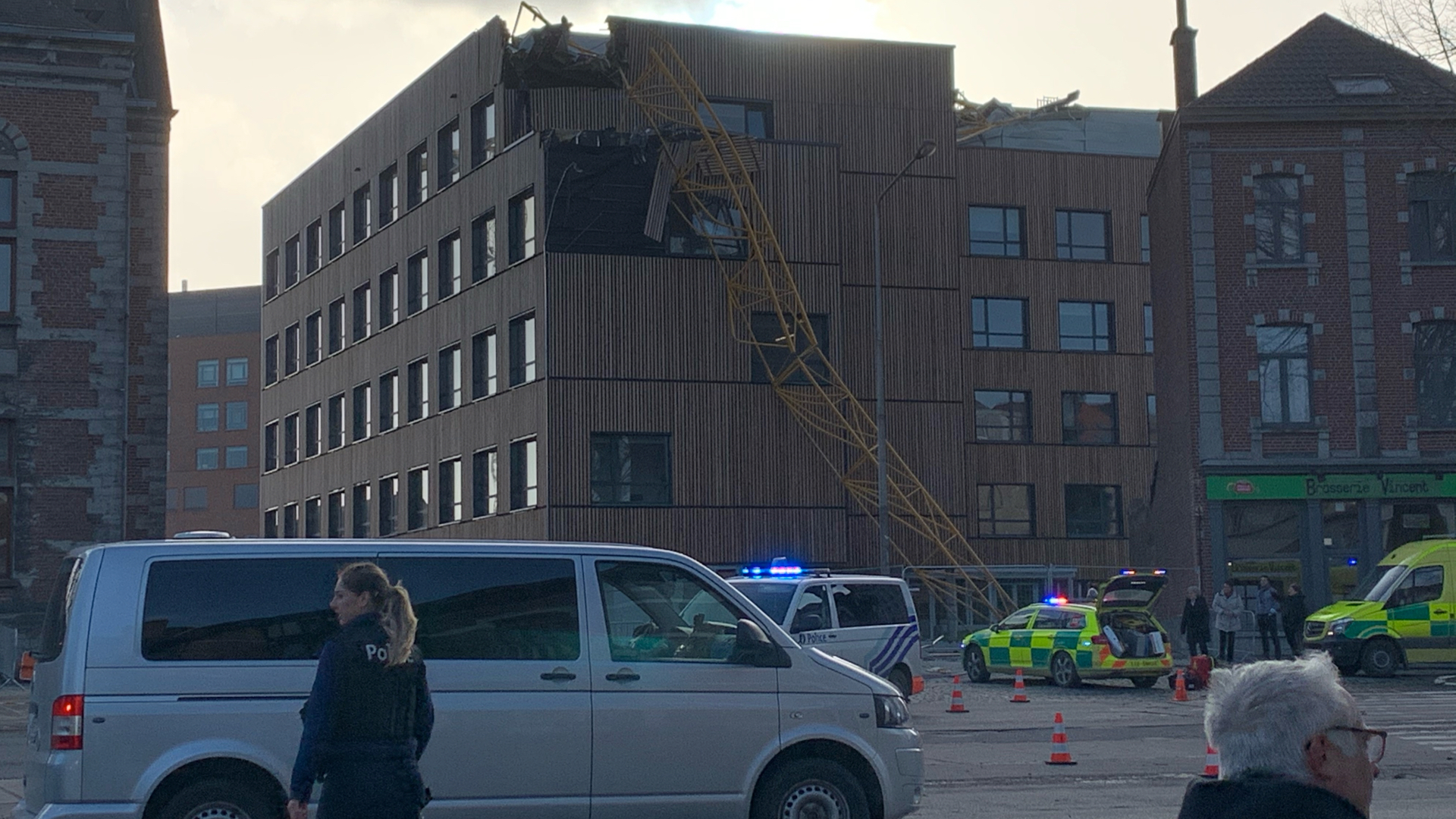 Tempête Eunice à Tournai : une grue s'effondre sur l'un des nouveaux bâtiments du CHwapi