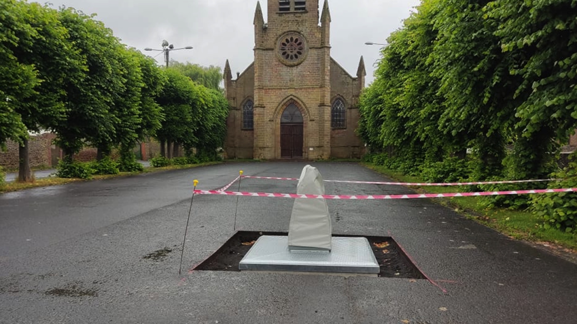 Grandglise : installé au milieu de la place de l'église, le PAV sera déplacé