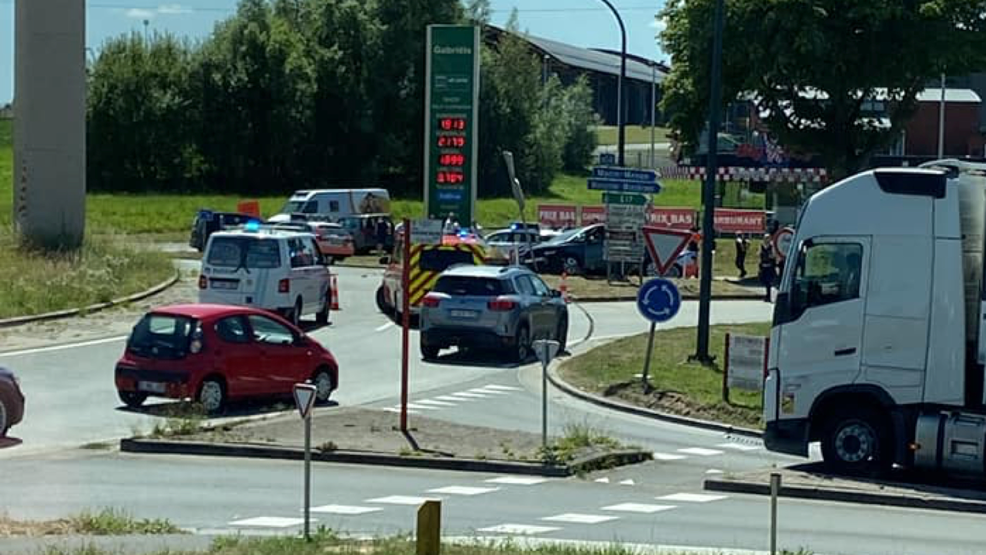 Mouscron un important accident au rondpoint des Bobines suite à une coursepoursuite