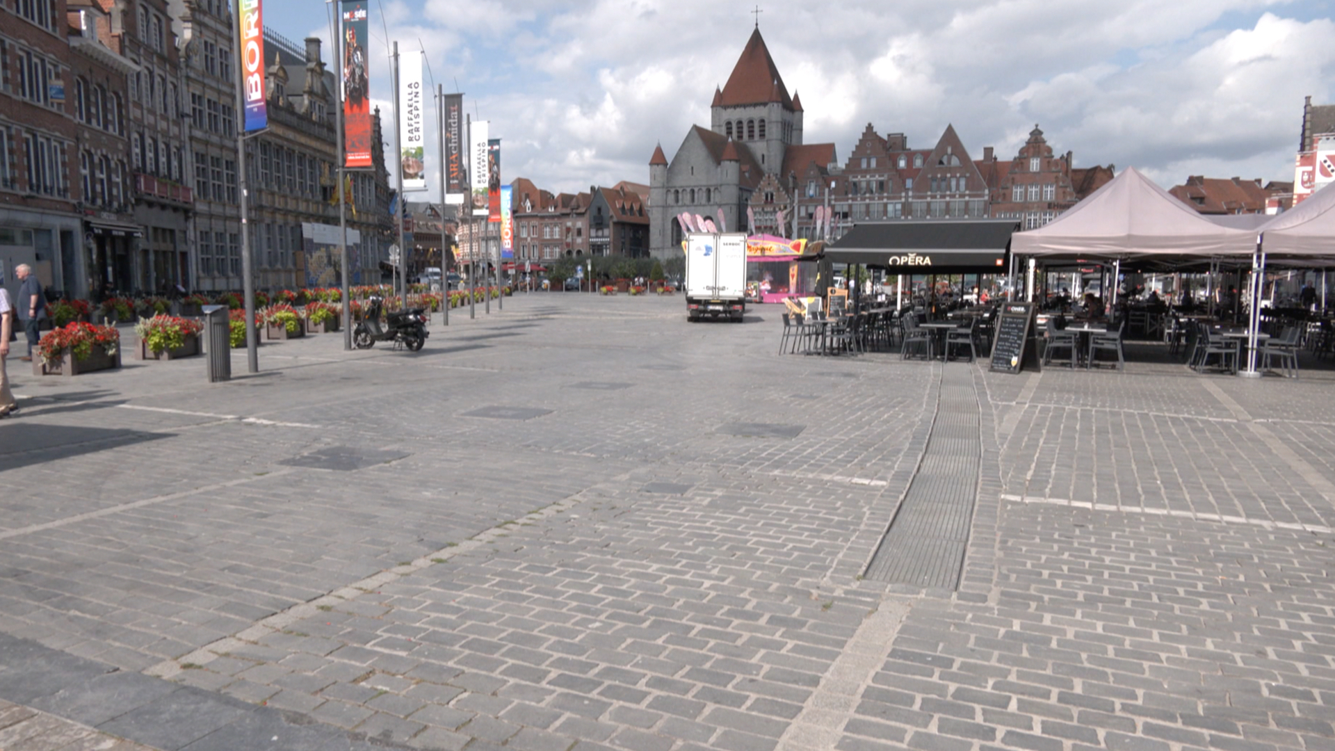 Tournai : après 2 ans d'arrêt, les jets d'eau de la Grand-place fonctionnent à nouveau
